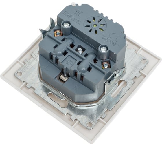 Розетка TDM ELECTRIC 2П+З с защитыми шторками 16А 250В + USB порт 2,1А 5В белая Таймыр SQ1814-0040