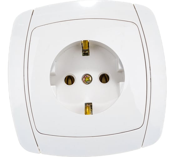 Одинарная розетка с заземлением СВЕТОЗАР CITY LIGHT SV-54205-W