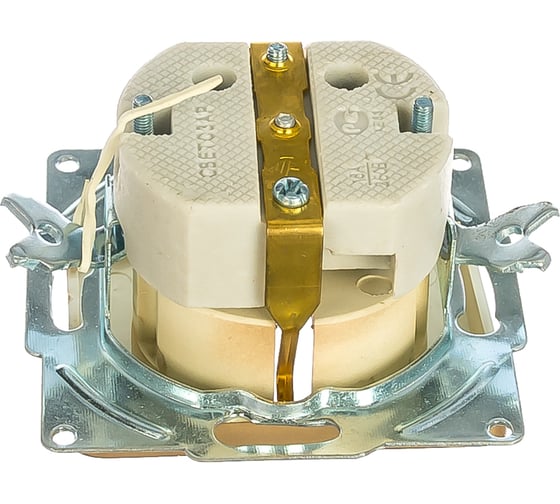 Одинарная розетка с заземлением СВЕТОЗАР ГАММА SV-54105-GM