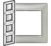 Четырехместная вертикальная рамка, алюминий/серебряный штрих Legrand Valena 770358