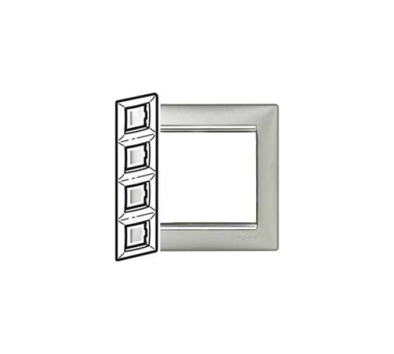 Четырехместная вертикальная рамка, алюминий/серебряный штрих Legrand Valena 770358