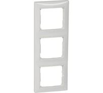Рамка Legrand Valena 3 поста вертикальный монтаж белый 774457