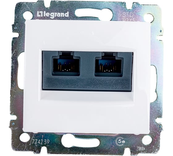Розетка Legrand компьютерная двойная RJ45 категория 5e UTP Legrand Valena монтаж на винтах белый 774239