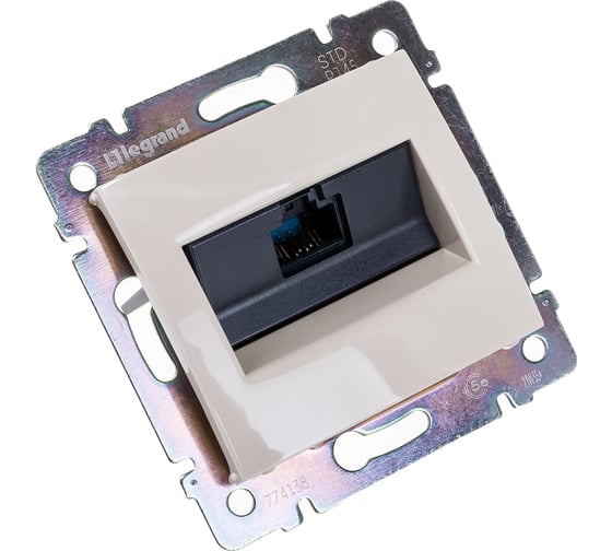 Розетка Legrand компьютерная RJ45 категория 5e UTP Legrand Valena монтаж на винтах слоновая кость 774138