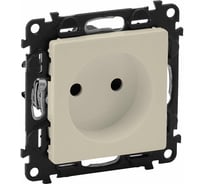 Силовая розетка Legrand Valena LIFE 2К 16А 250В c лицевой панелью. Слоновая кость. C защитными шторками. Безвинтовые зажимы 753516