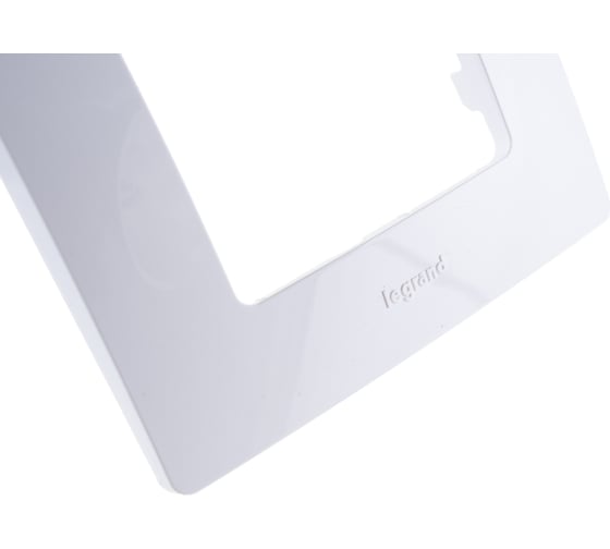 Рамка Legrand 5 постов Legrand Etika белый 672505