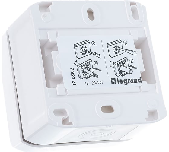 Розетка Legrand с заземлением Legrand Quteo IP44 со шторками с защитной крышкой 16А 250В винтовые зажимы накладной монтаж белый 782321