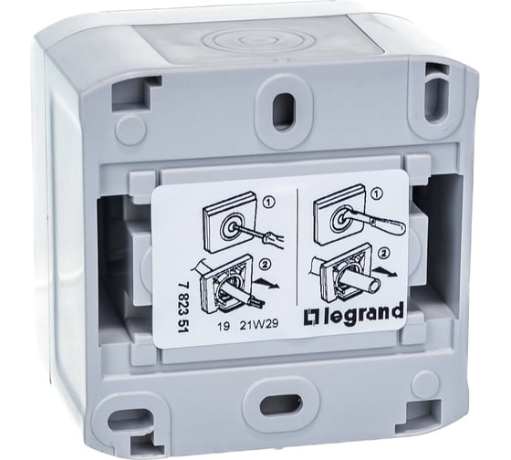 Розетка Legrand с заземлением Legrand Quteo IP44 со шторками с защитной крышкой 16А 250В винтовые зажимы накладной монтаж серый 782351