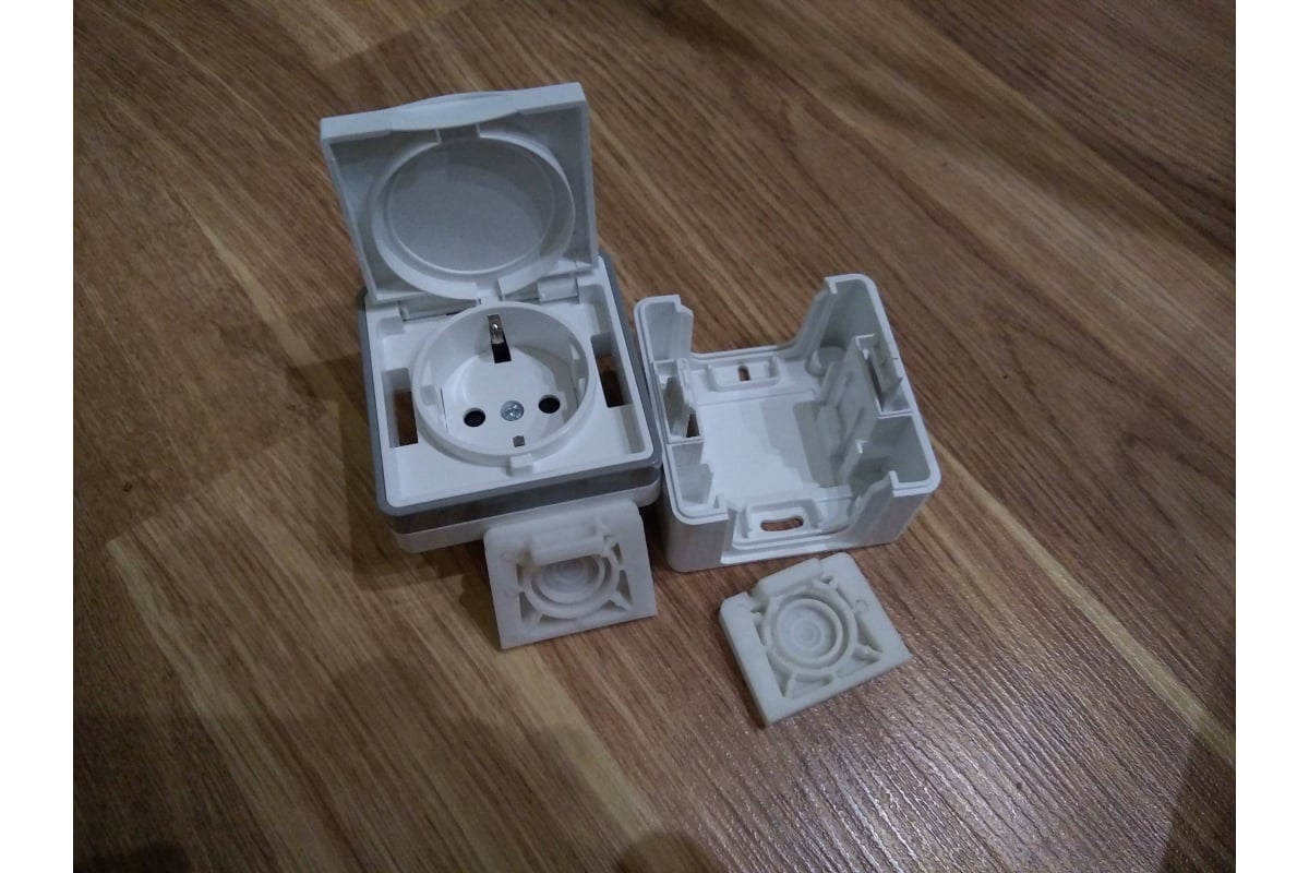 Розетка WERKEL W5071201 влагозащищенная, с заземлением с защитной ...