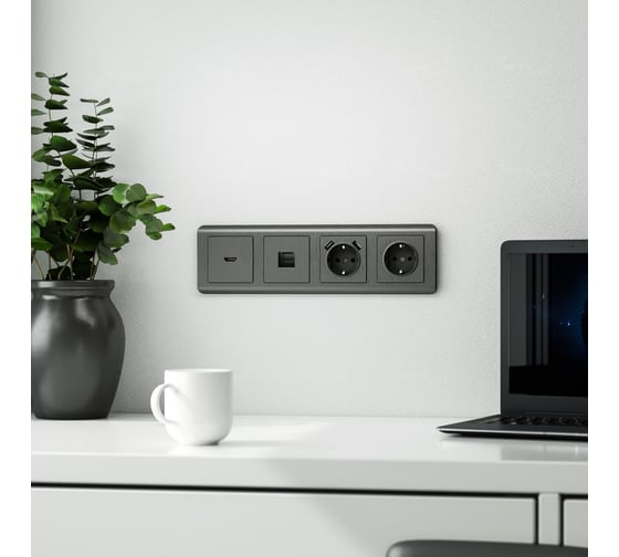 Розетка с заземлением и шторками Werkel WL04 SKGS 01 IP44 графит рифленый a046605