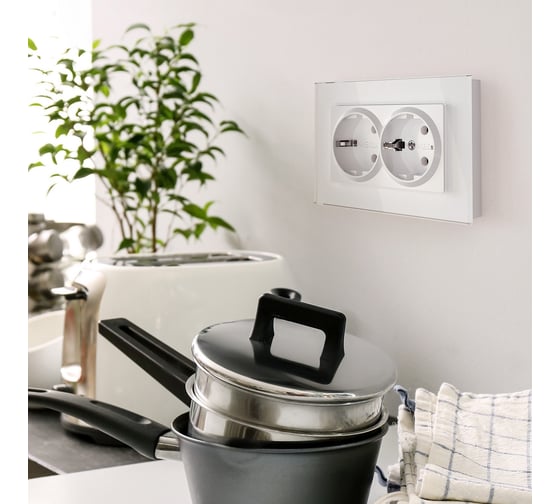 Двойная розетка с заземлением Werkel WL01-SKG-02-IP20 белая a0334 a033471