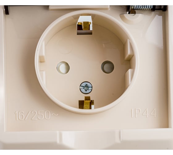 Розетка Systeme Electric 1-м СП Этюд защитные шторки, с заземлением, IP44, кремовая PC16-044K