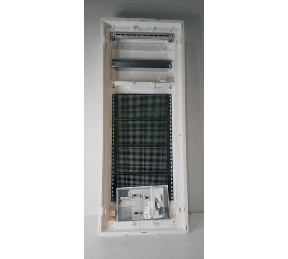 Встраиваемый распределительный щит TEHNOPLAST с металлической дверью COMBO U60 5/1 E 8760