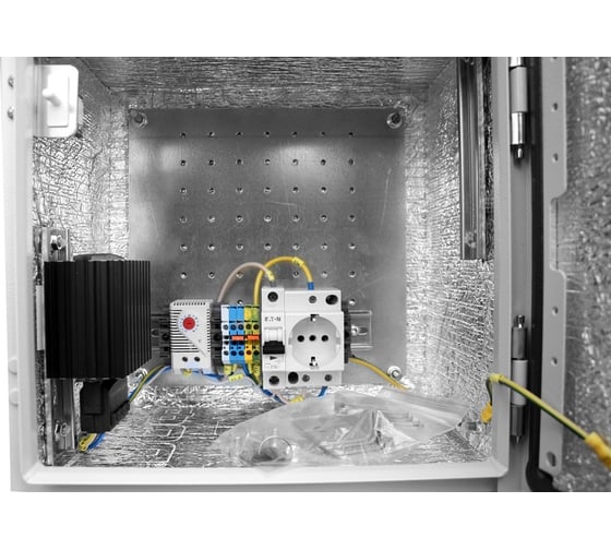 Уличный всепогодный укомплектованный настенный шкаф ЦМО IP65, серый ШТВ-НЭ-5.5.3-3ААА-Т2