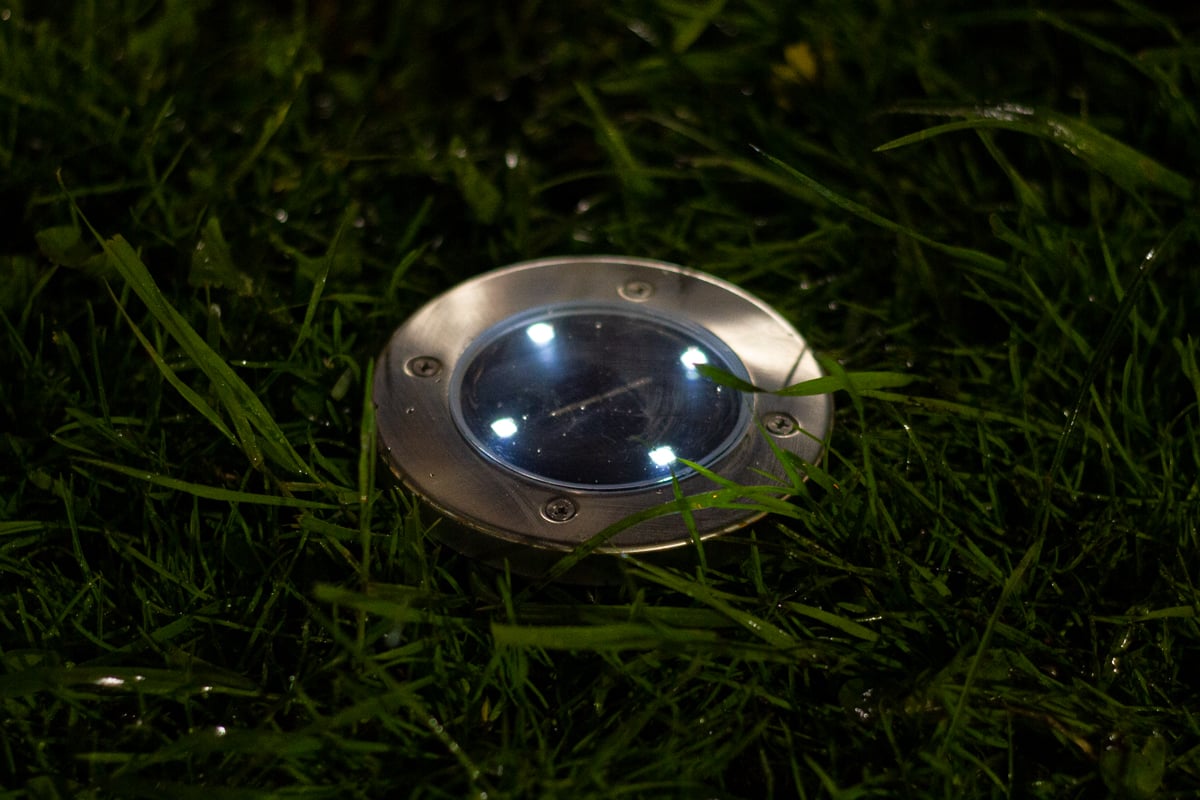 Светодиодный садовый светильник-фонарь Artstyle с солнечной батареей CL .