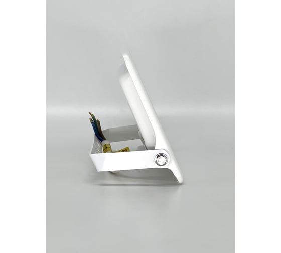 Светодиодный прожектор truEnergy IP65 30W 6500K 2550Lm 168x110x32 мм белый алюминий 13114
