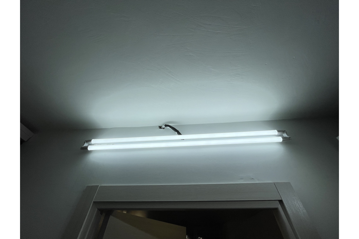 Выбор подсветки рабочей зоны кухни - лучше лента или светильники?