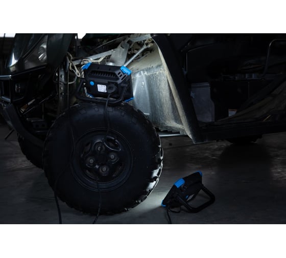 Прожектор переносной строительный HOEGERT TECHNIK 3200 люмен HT1E453