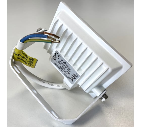 Светодиодный прожектор truEnergy IP65 10W 6500K 800Lm 111x98x22 мм белый алюминий 13110
