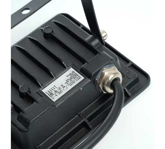 Светодиодный прожектор SAFFIT SFL90-20 2835SMD, 20W 4000K AC220V/50Hz IP65, черный в компактном корпусе 55075