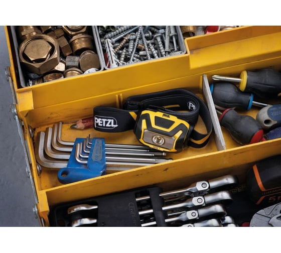 Компактный налобный фонарь Petzl aria 2 E070AA00