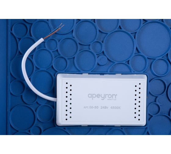 Светодиодная панель Apeyron накладная квадратная 220В, 24Вт, алюминиевый корпус, изолированный драйвер ДН 06-50