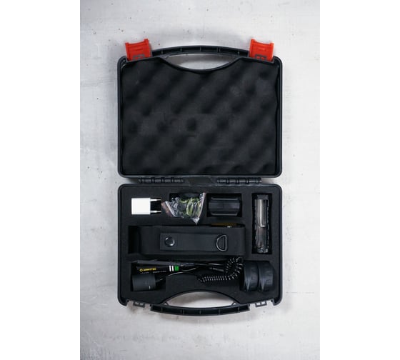 Фонарь Armytek Predator Pro Hunting Kit белый F01704C