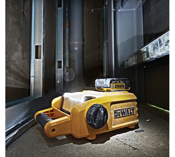 Фонарь DEWALT 18 В XR 1500 люмен, без/бат и ЗУ DCL060