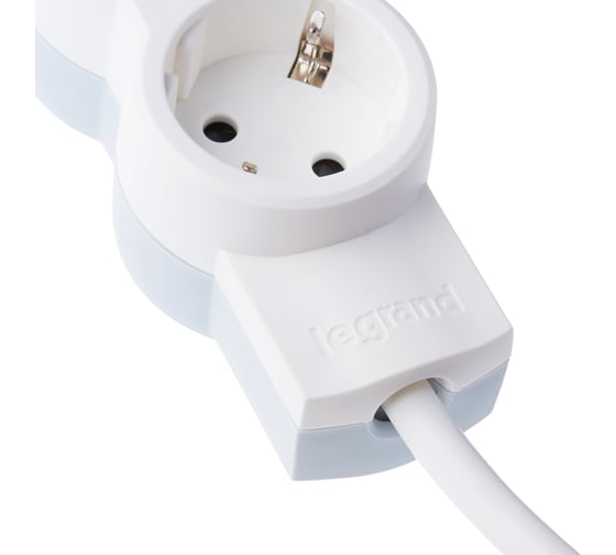 Многорозеточный блок Legrand''Стандарт'' 3 x 2К+З с кабелем длиной 5 м 695003