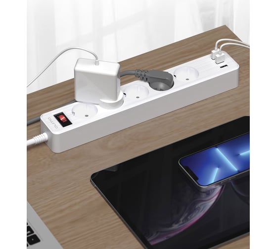 Сетевой фильтр QUMO Power Bar 5SP4U P-0005, 5 розеток, 2500 Вт, 10A, кабель 2м 3*1 мм чистая медь, пожаробезопасный пластик, евровилка, 3 USB порта 3,1A суммарно белый 48579