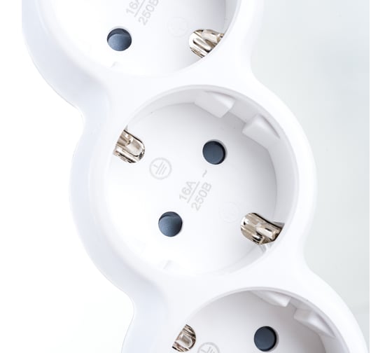 Удлинитель IEK, У05 5 мест 2P+PE/1,5м 3х1,5мм2 16А/250В UNO WYP53-16-05-D15-Z