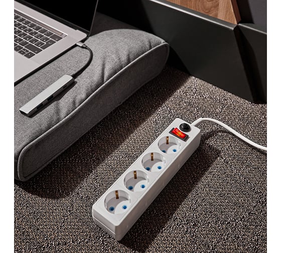 Сетевой фильтр PROconnect STANDARD 4 розетки 5 м, с/з автовыкл., белый 11-7231