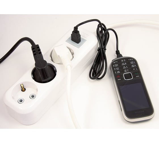 Сетевой удлинитель У3-Е-USB-05 3-местный с з/к 250В 16А, USB гнездо 5В 1.3А, 5м LUX 4606400418924