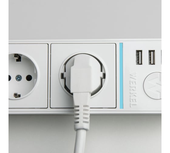 Розеточный блок Werkel 4-х местный + 3 USB белый a039974