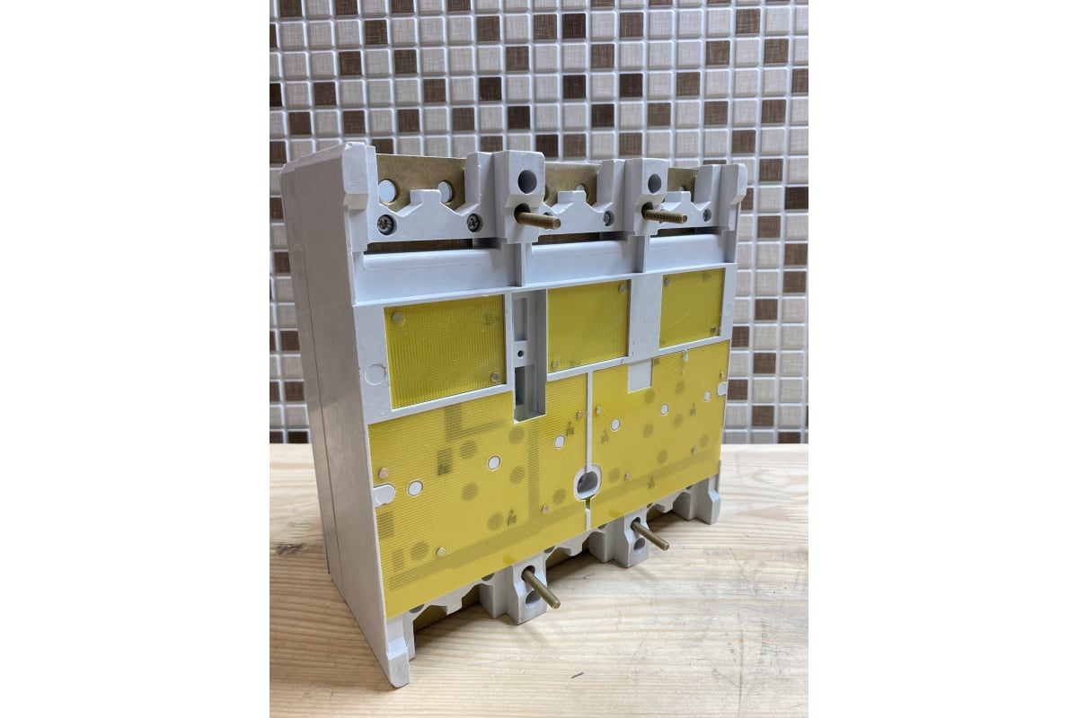 Автоматический выключатель КЭАЗ ВА57-39-340010-320А-3200-690AC-УХЛ3 ...