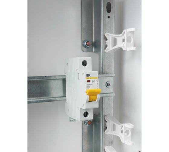 Автоматический модульный выключатель IEK 1п B 40А ВА 47-29 4.5кА ИЭК MVA20-1-040-B