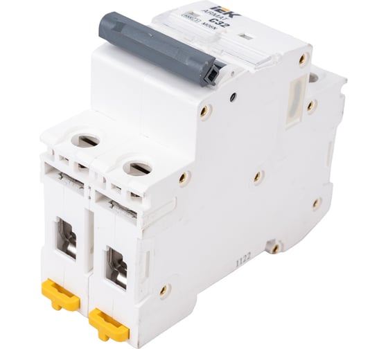 Автоматический выключатель IEK M06N 2P C 32А AR-M06N-2-C032