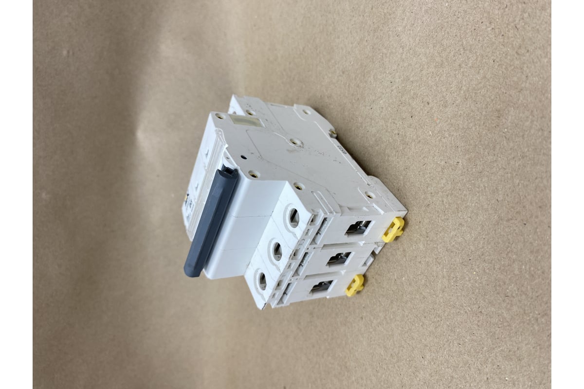 Автоматический выключатель IEK ARMAT M06N 3P D 3А AR-M06N-3-D003 ...