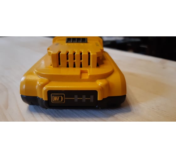 Аккумулятор (18 В; 2.0 А*ч; Li-Ion) DEWALT DCB 183 8