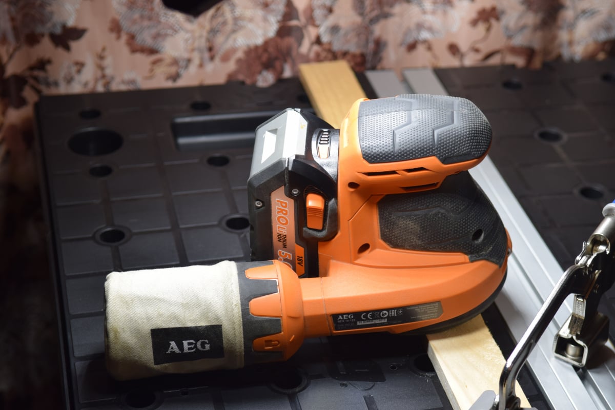 Aeg bex18. AEG bex18-125-0 4935451086. Эксцентриковая шлифмашина АЕГ. Щетки для эксцентриковой машинки AEG. AEG Bex 18-125 li-0.