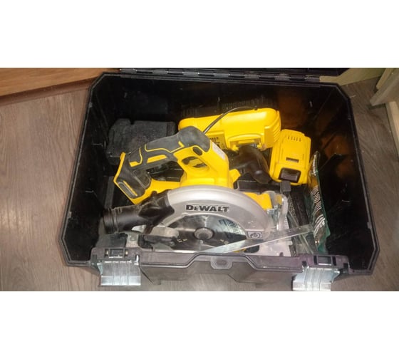 Бесщеточная дисковая пила DEWALT DCS570NT 19