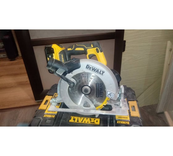 Бесщеточная дисковая пила DEWALT DCS570NT 16