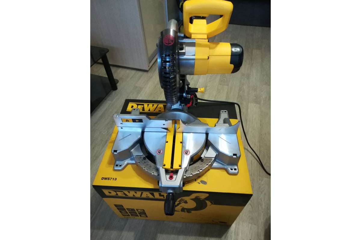 Пила девольт 713. Пила dewalt dws713-ks. торцовочная пила dewalt dws 713-ks. ограничитель глубины торцовочной пилы dewalt dws713-ks. копия деволт 713.