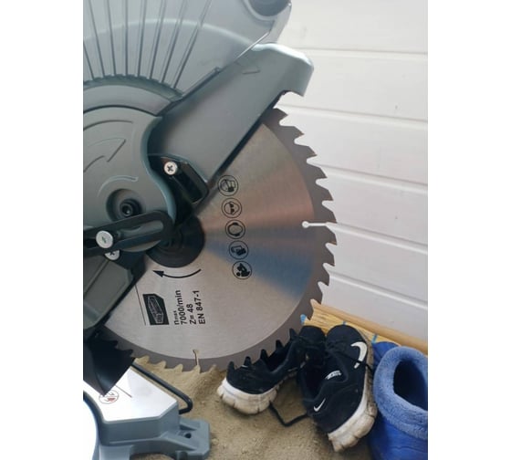 Торцовочная пила с протяжкой Black&Decker BES710 10