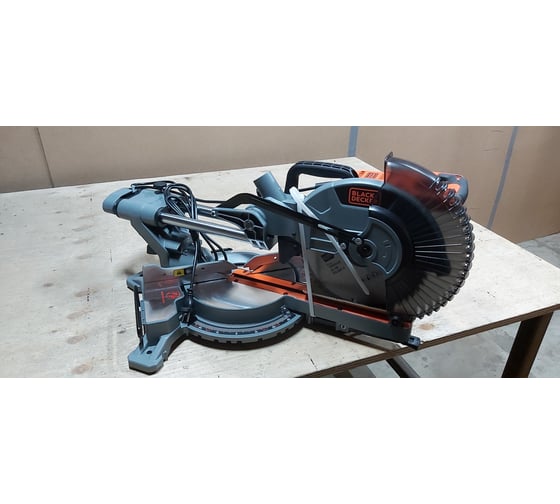 Торцовочная пила с протяжкой Black&Decker BES710 13