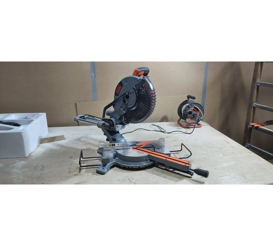 Торцовочная пила с протяжкой Black&Decker BES710 11
