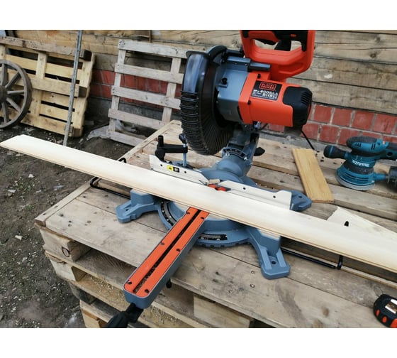 Торцовочная пила с протяжкой Black&Decker BES710 16
