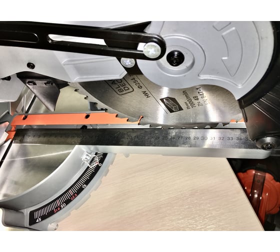 Торцовочная пила с протяжкой Black&Decker BES710 19