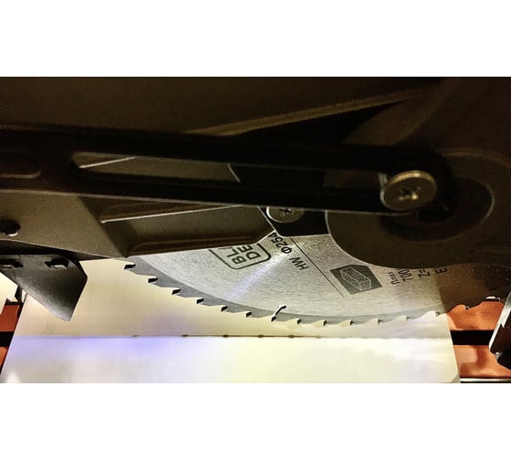 Торцовочная пила с протяжкой Black&Decker BES710 20