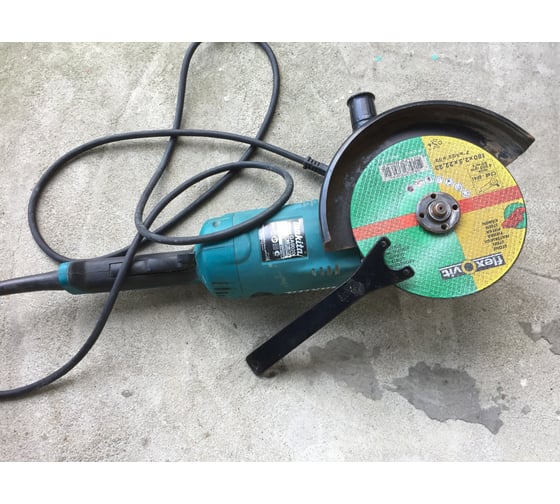 Угловая шлифмашина Makita GA 9020 12